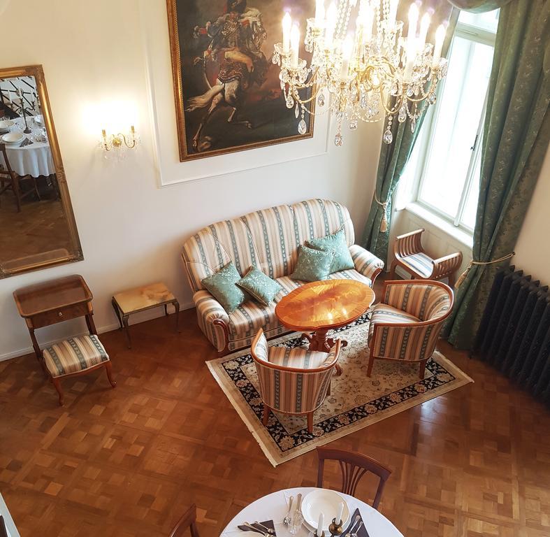Charles Апартаменти Прага