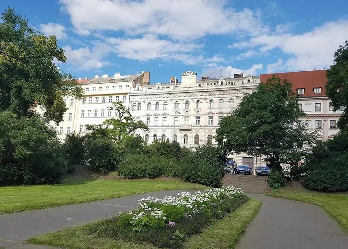Charles Apartment